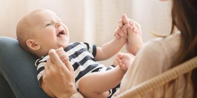 Problemy z brzuszkiem dziecka? Dowiedz się, co może być przyczyną i jak możesz pomóc maluchowi