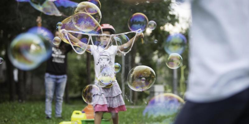Ile ruchu i snu potrzebują małe dzieci?